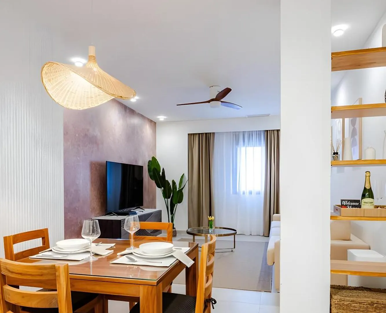 Alberthouse - Lujoso Apartamento En El Centro De Málaga 0*,  España